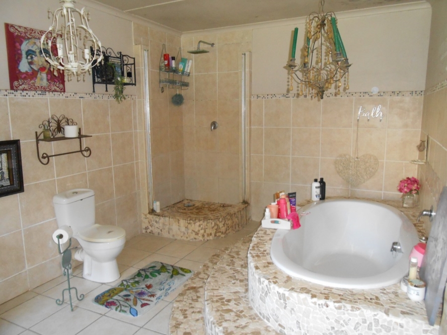 4 Bedroom Property for Sale in Humansdorp Eastern Cape